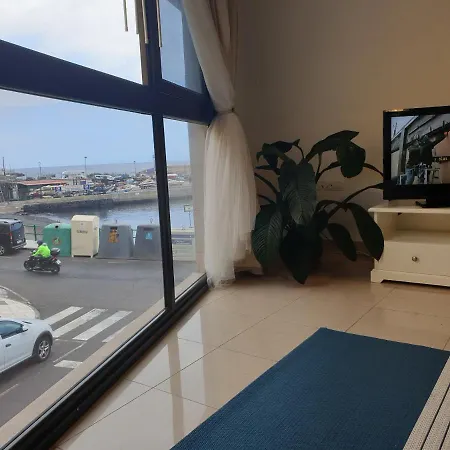 Apartamento Frente Al Puerto De A 20 Metros De La Playa.