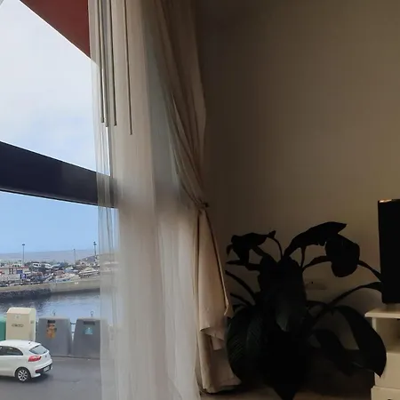 Apartamento Frente Al Puerto De A 20 Metros De La Playa. Candelaria