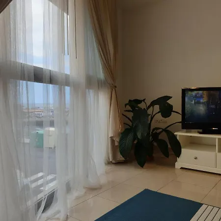 Frente Al Puerto De A 20 Metros De La Playa. Apartamento *