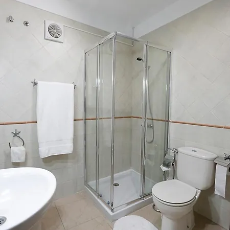 Apartamento Frente Al Puerto De A 20 Metros De La Playa.