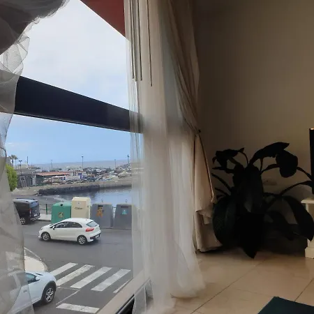 Frente Al Puerto De A 20 Metros De La Playa. 칸델라리아
